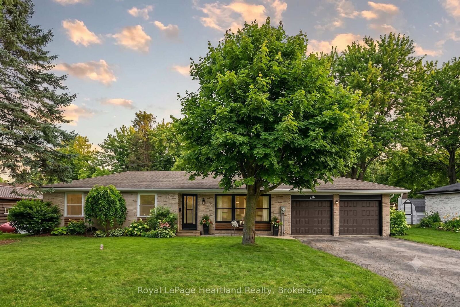 Property Photo:  156 John Street N  ON N0G 1Z0 