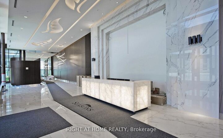 Property Photo:  95 McMahon Drive 1602  ON M2K 0H2 