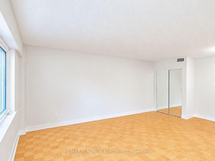 Property Photo:  95 Lawton Boulevard 104  ON M4V 1Z8 