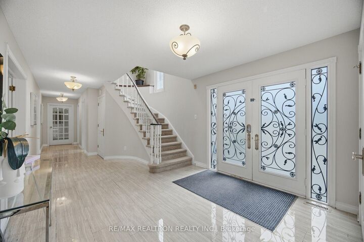 Photo de la propriété:  80 East Humber Drive  ON L7B 1B6 