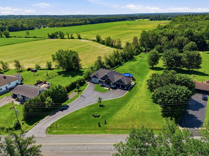 Property Photo: 1560 Sandy Hill Road ON K6A 2R2