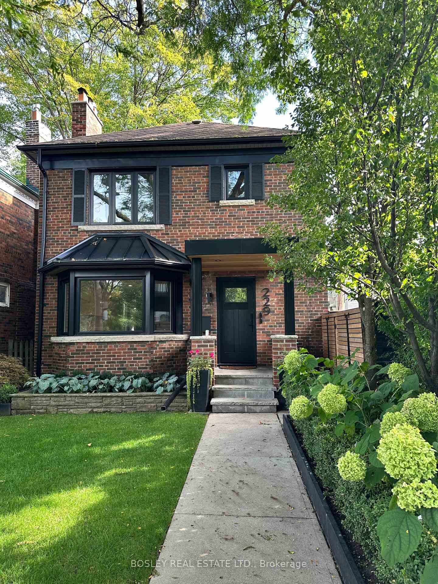 Property Photo:  229 Manor Road E 2  ON M4S 1R9 