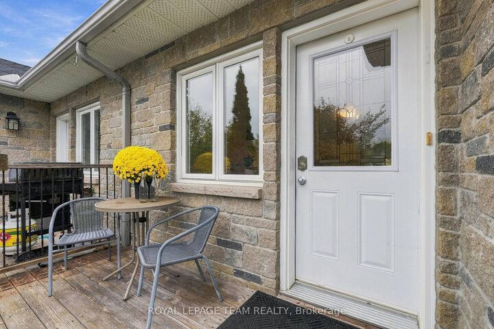 Property Photo:  24 Farm Street  ON K0A 1A0 