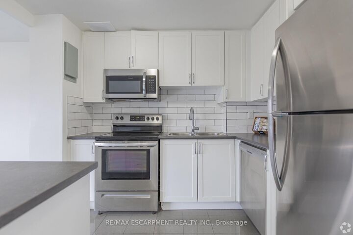 Property Photo:  285 Erb Street W 707  ON N2L 1W4 