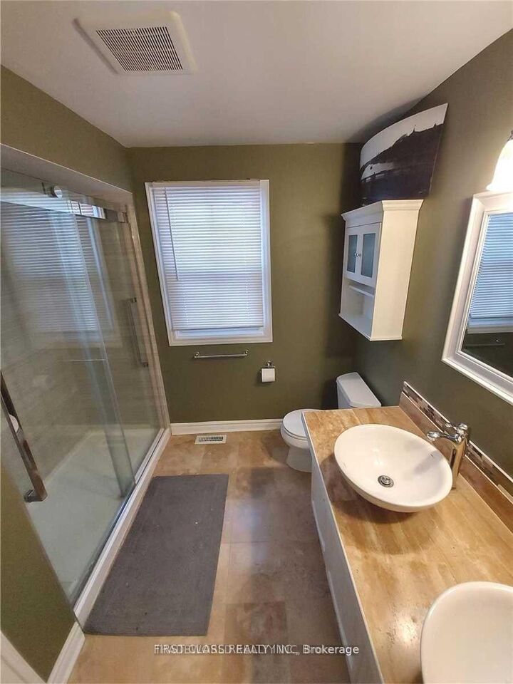 Property Photo:  880 Leslie Valley Drive #1  ON L3Y 7G9 
