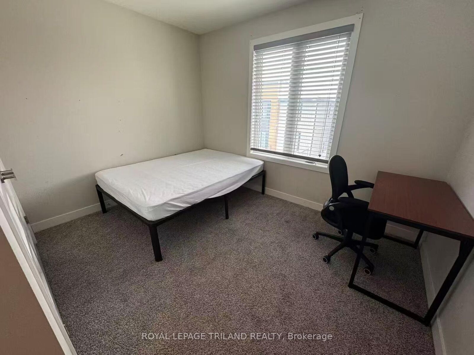 Property Photo: 947 Georgetown Drive 947 ON N6H 0J7