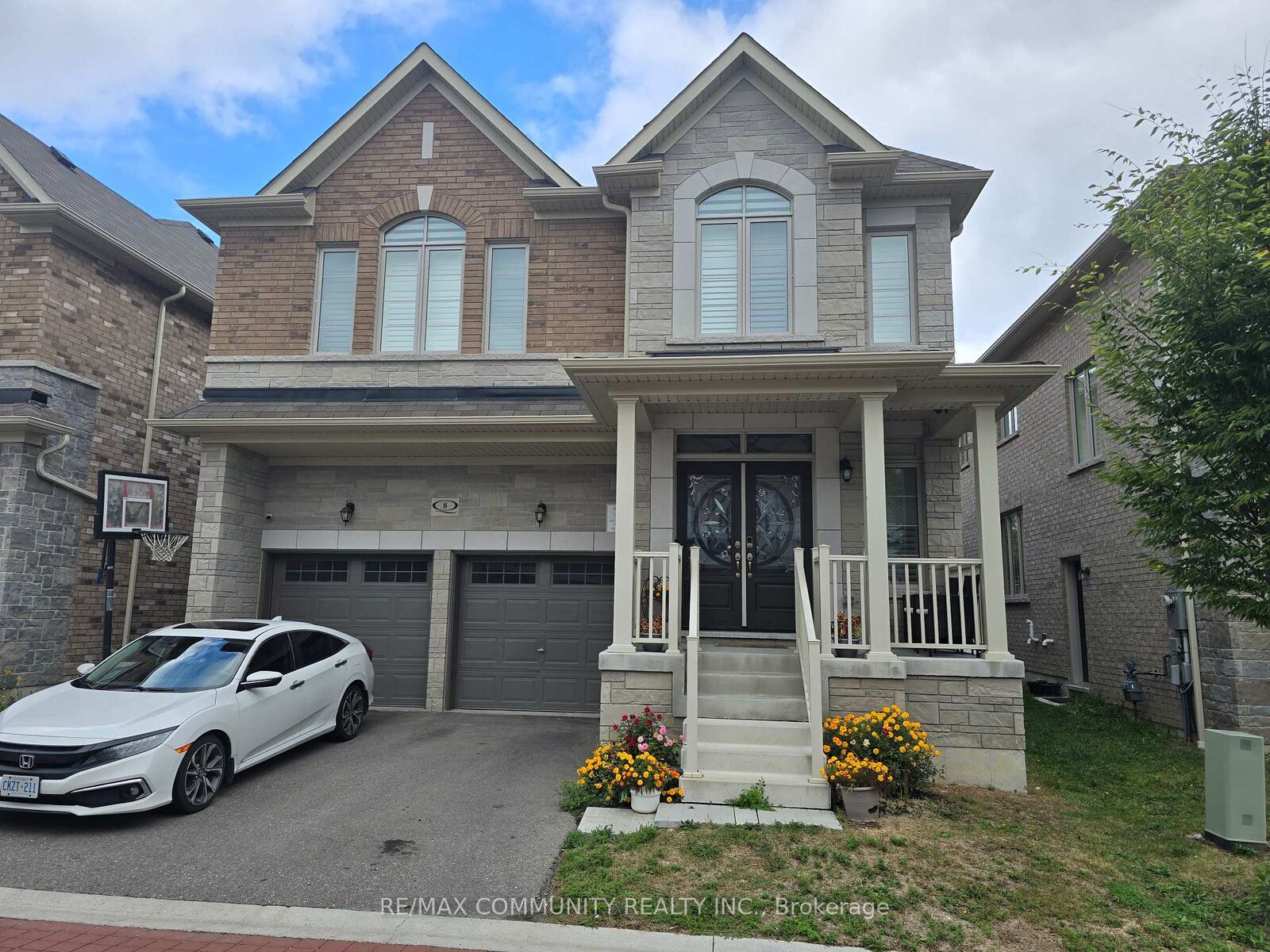 Photo de la propriété:  8 Hassard-Short Lane  ON L1S 0G4 