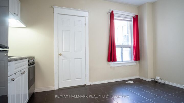 Property Photo:  560 Jones Avenue 3  ON M4J 3H1 