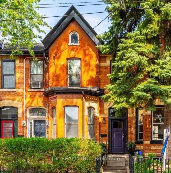 Property Photo:  137 Denison Ave Avenue Unit A 2nd Floor  ON M5T 2N2 