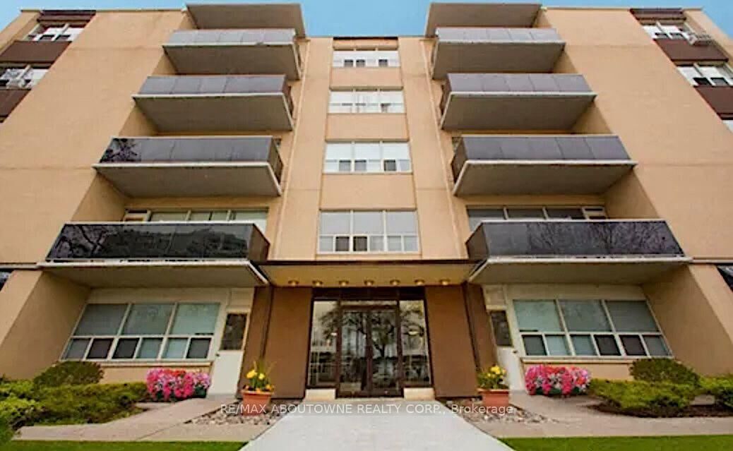 Property Photo:  300 St Clair Avenue W 204  ON M4V 1S4 