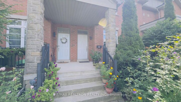 Property Photo:  17D Hobden Place  ON M9R 3R6 