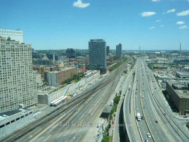 Property Photo:  18 Yonge Street 2807  ON M5E 1Z8 