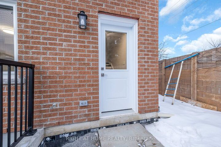 Property Photo:  23 Kirkham Drive B  ON L1S 5K6 