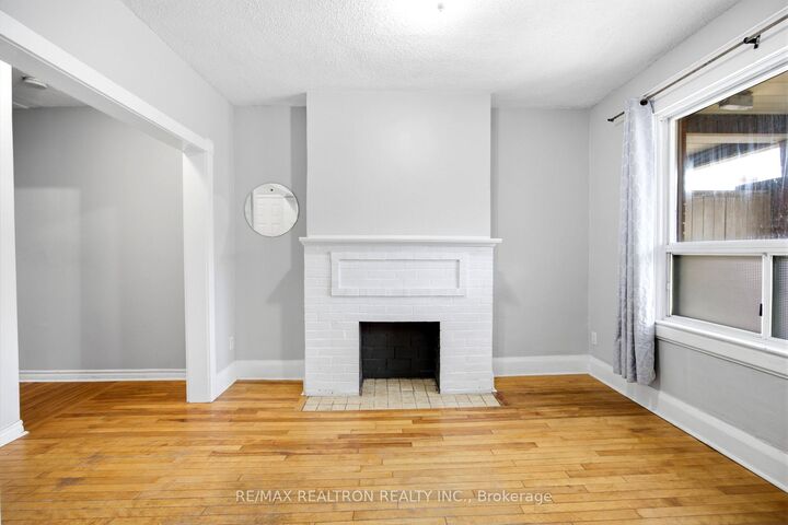 Property Photo: 285 Oakwood Avenue 2 ON M6E 2V3