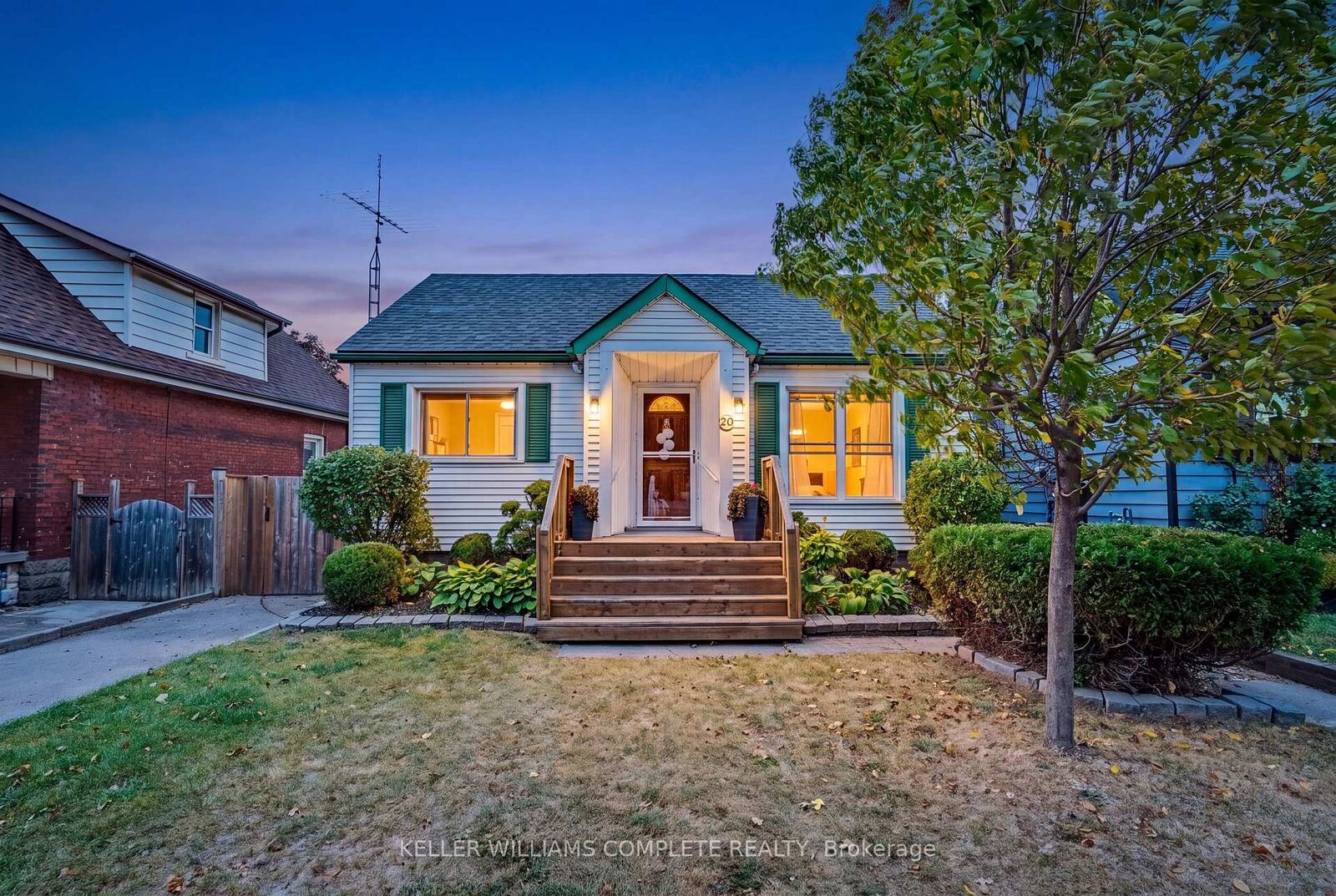 Property Photo:  20 East 18th Street  ON L9A 4N7 