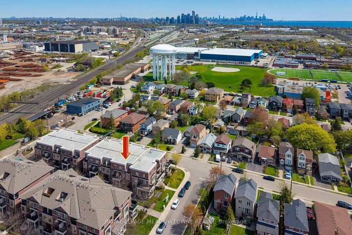 Property Photo:  10 Carnation Avenue 19  ON M8V 0B8 