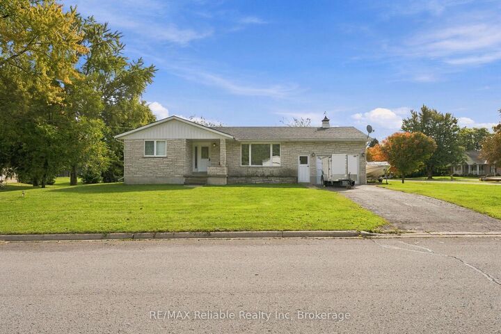 Property Photo:  304 Morris Street  ON N0M 1H0 