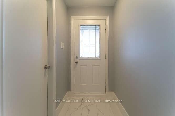 Property Photo:  25 Tulip Drive  ON L6Y 3T5 