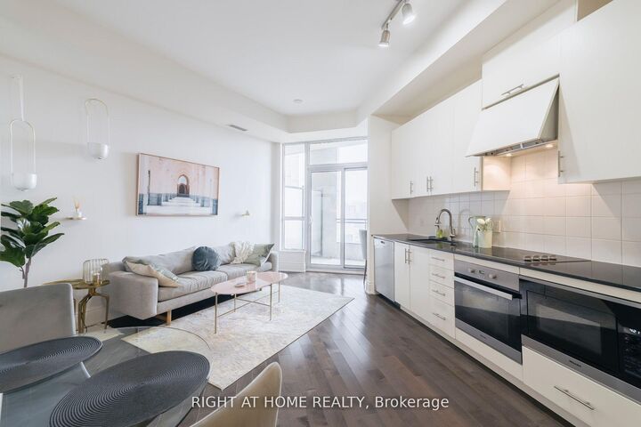 Property Photo:  23 Glebe Road W 918  ON M5P 0A1 