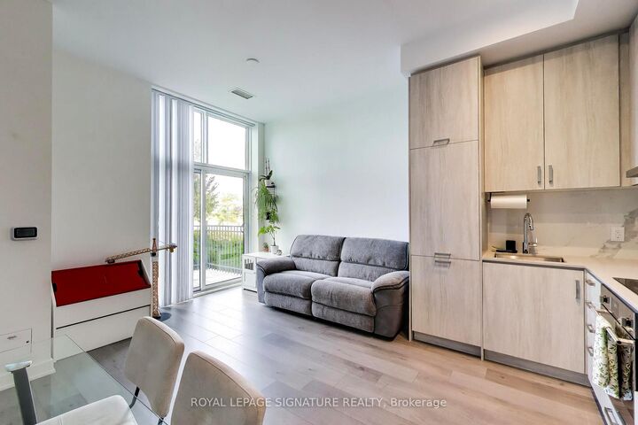 Property Photo:  60 Honeycrisp Crescent 105  ON L4K 0N5 