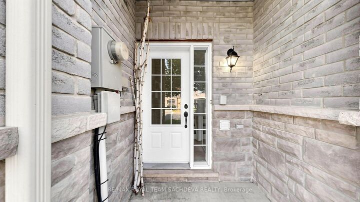 Property Photo:  29 Silvester Street  ON L1Z 0K9 