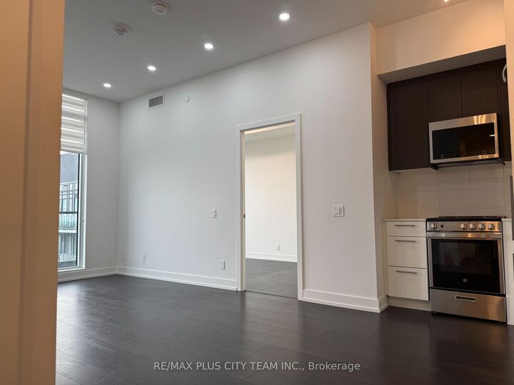 Property Photo:  225 Veterans Drive 1206  ON L7A 5L7 