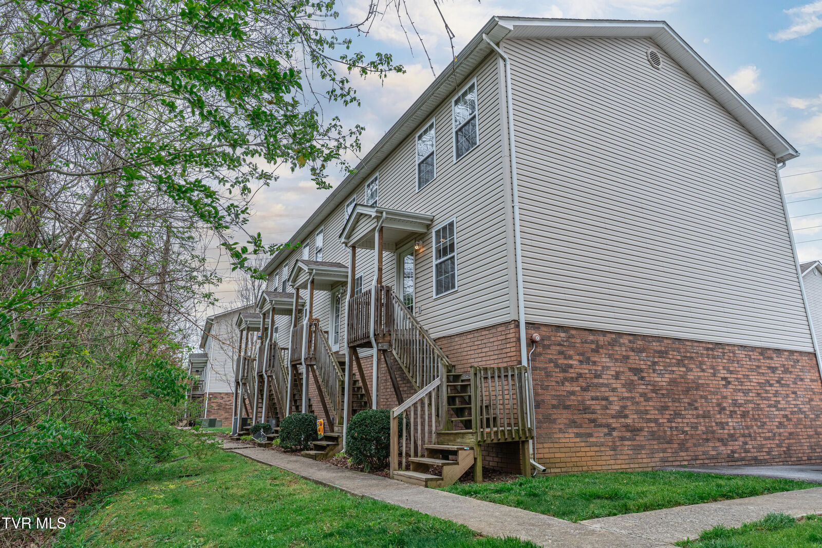 Property Photo:  2305 South Greenwood Drive Apt 25  TN 37604 