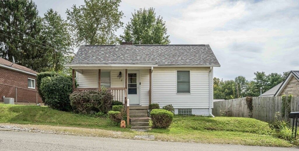 Property Photo: 817 Isobel Street PA 15049