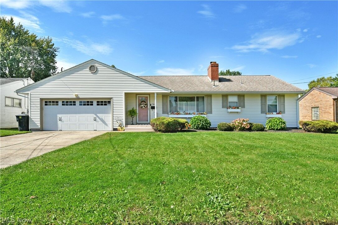 Property Photo: 785 Belvedere Avenue NE OH 44483