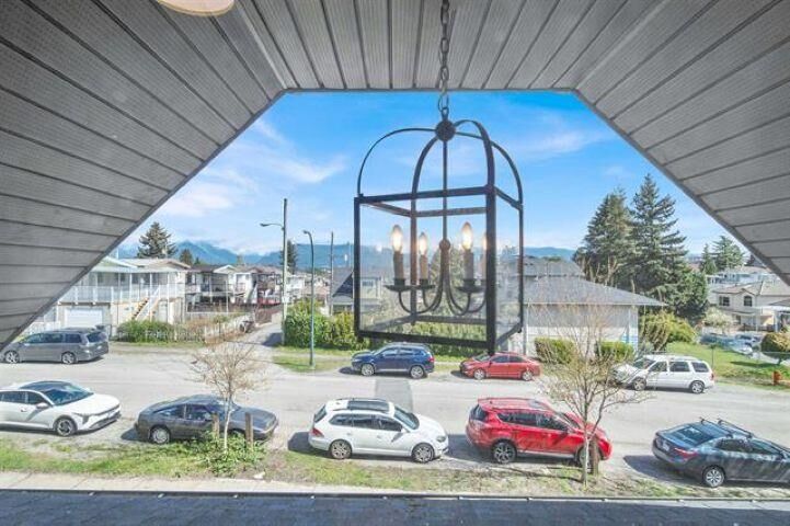 Property Photo:  3128 Kings Avenue  BC V5R 4T4 