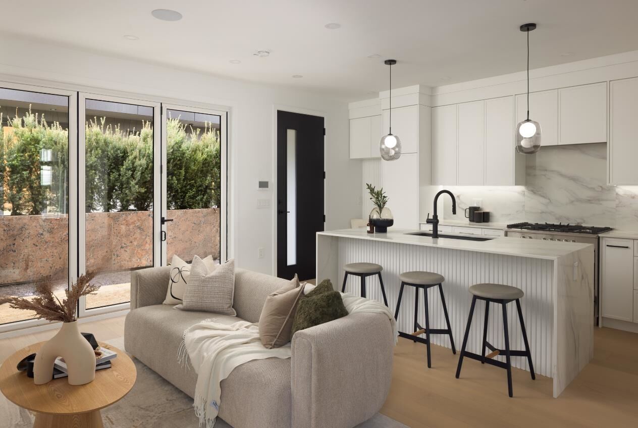 Property Photo:  421 W 23rd Avenue 1  BC V5Y 2H5 