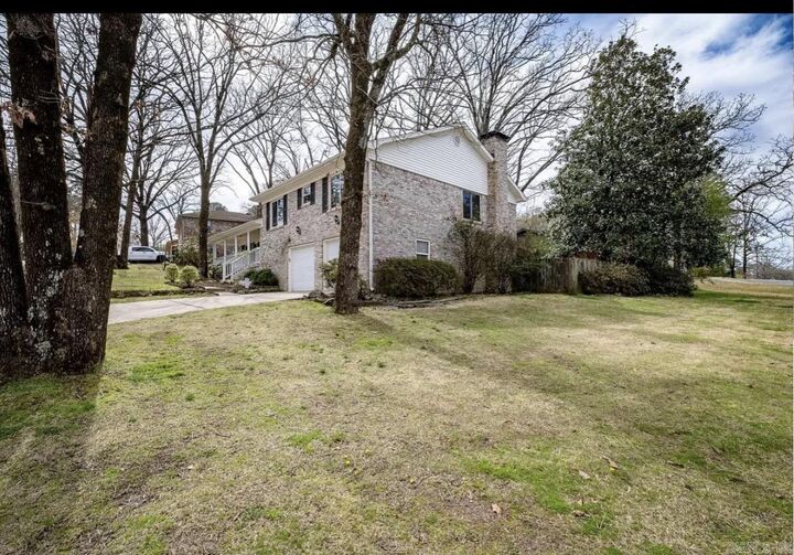 Property Photo: 2 Highwood Drive AR 72205