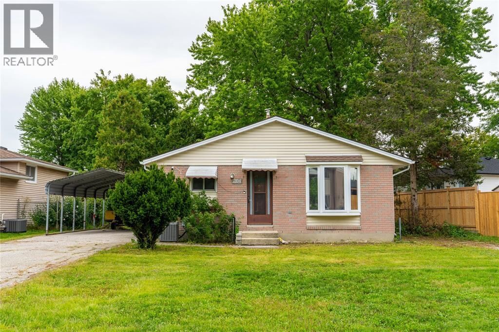 Property Photo: 1104 Overlea Crescent ON N7S 4E7