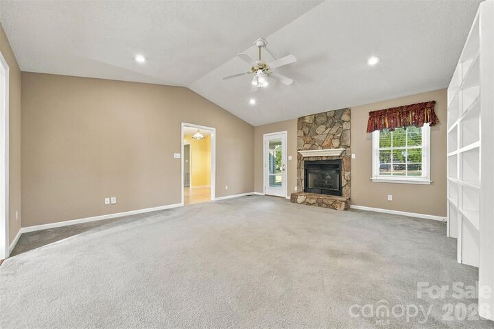 Property Photo: 1119 Edgefield Lane NC 28658