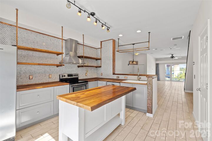 Property Photo: 3564 N Davidson Street NC 28205
