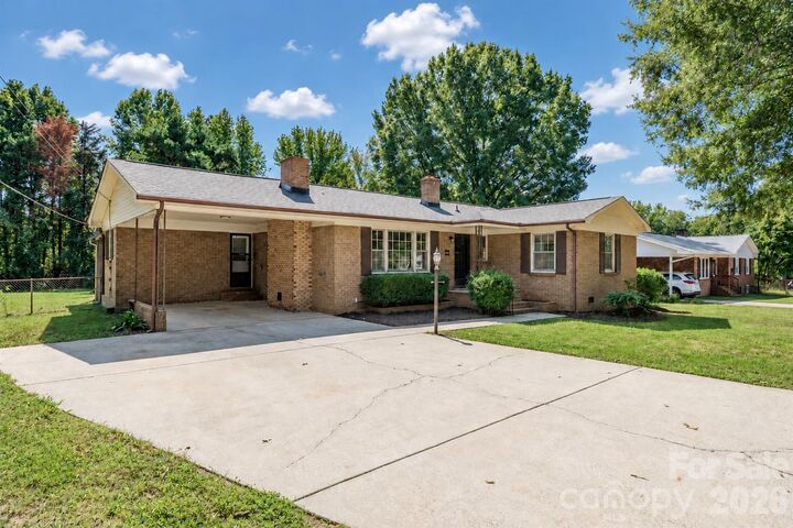 Property Photo:  2530 Arnold Drive  NC 28110 