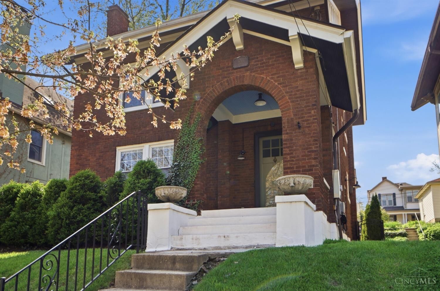 Property Photo:  1211 Delta Avenue  OH 45208 