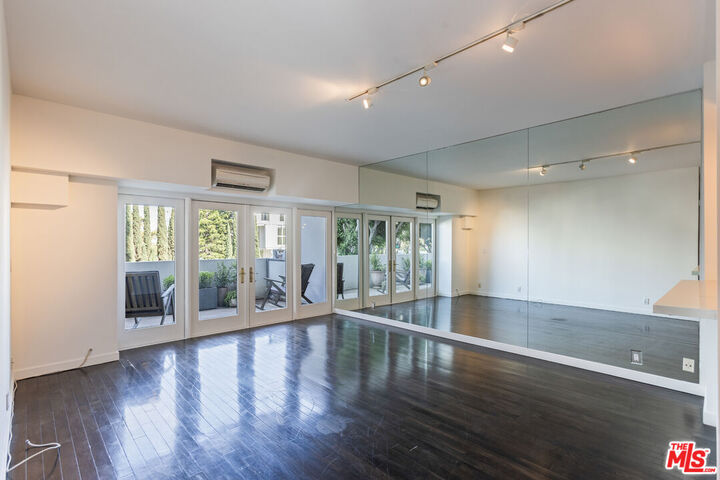 Property Photo: 1155 N La Cienega Blvd, Unit 110 CA 90069