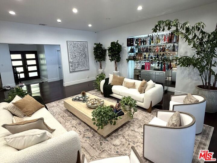 Property Photo:  1727 San Ysidro Dr  CA 90210 
