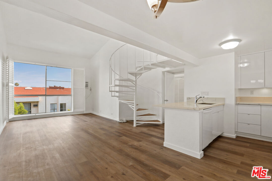 Property Photo: 1440 Veteran Ave, Unit 607 CA 90024