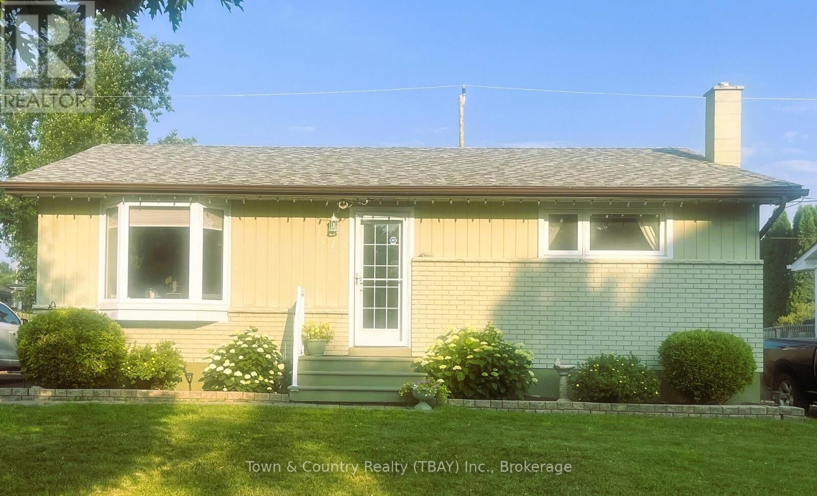 Property Photo:  213 Cedar Avenue  ON P7B 4V4 