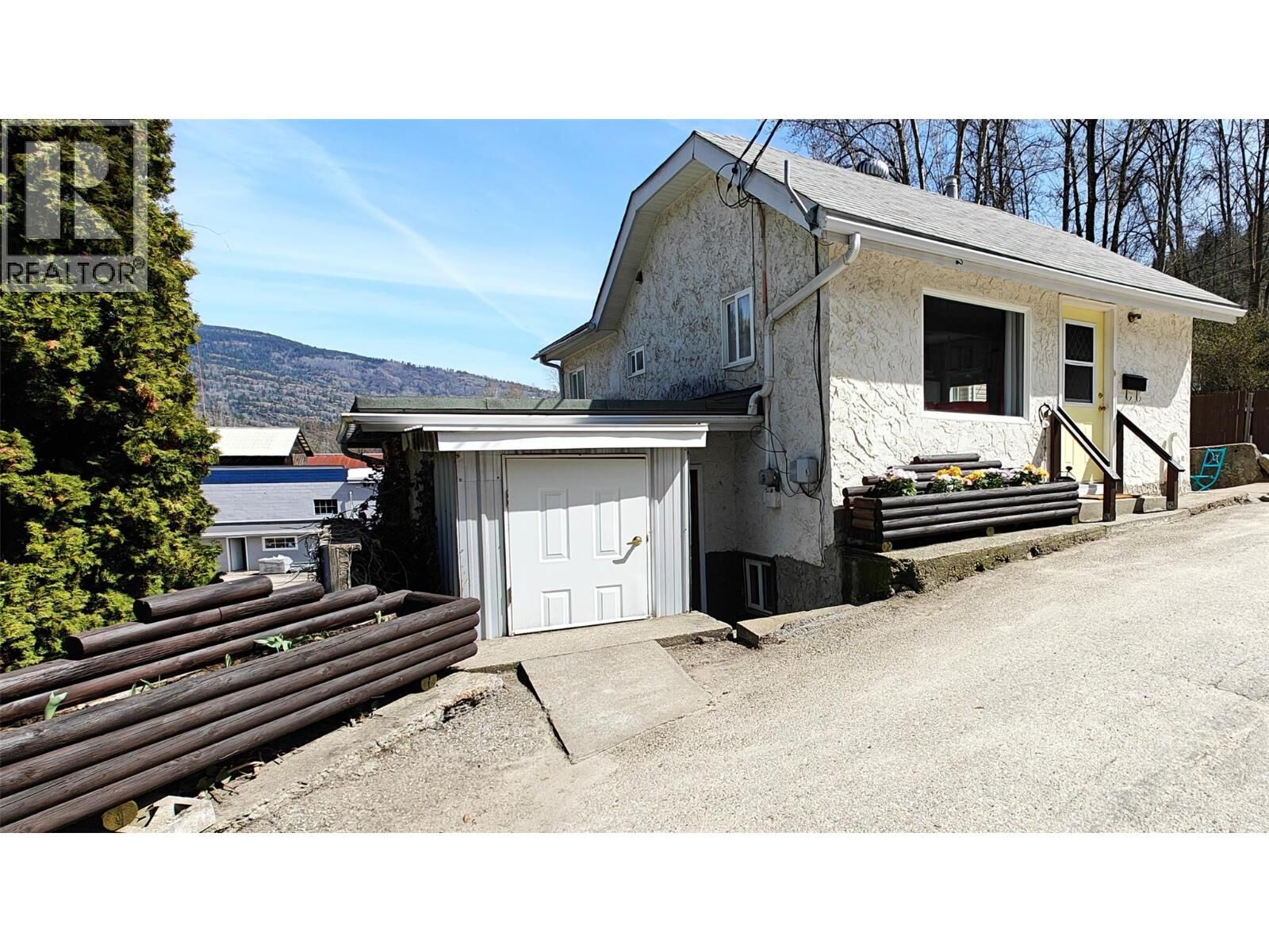 Property Photo:  521 Turner Street  BC V1R 2P6 