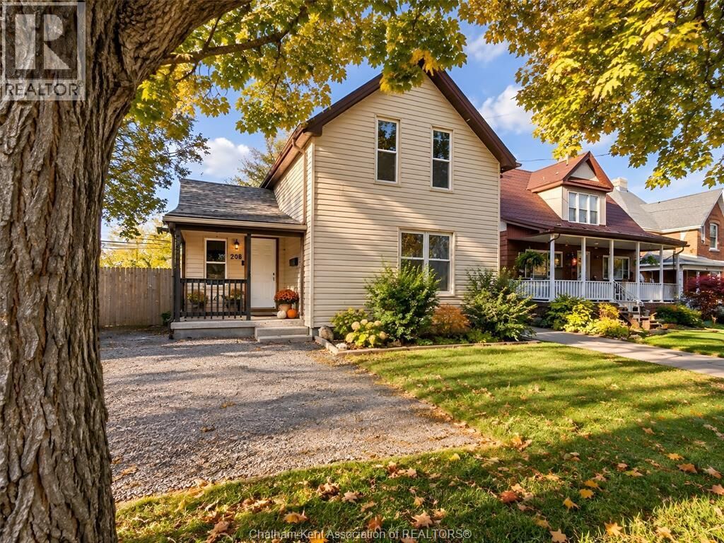 Property Photo:  208 Lacroix Street  ON N7M 2V4 