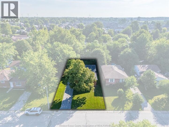 Property Photo:  105 Kim Court  ON N8M 2Z8 