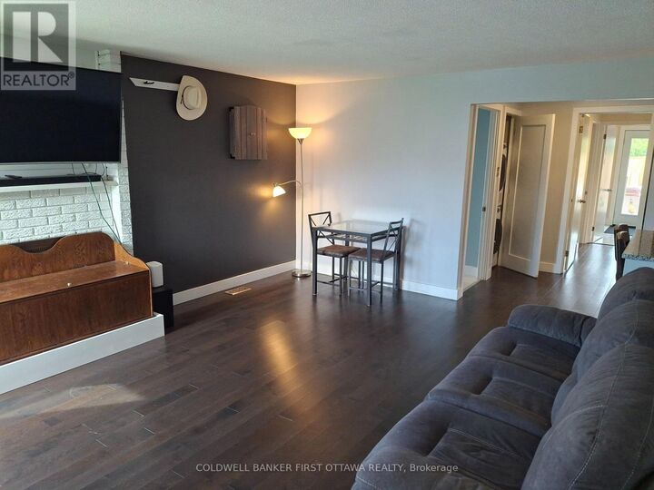 Property Photo:  30 Lansfield Way  ON K2G 3V8 