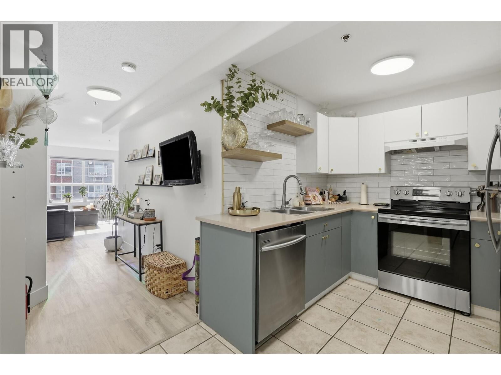 Property Photo:  554 Seymour Street 312  BC V2C 2G9 