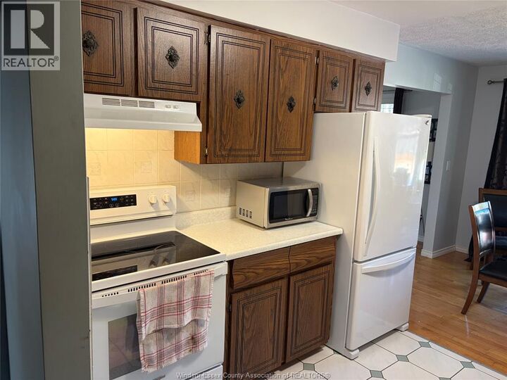Property Photo:  40 Holiday Court  ON N9V 3A8 