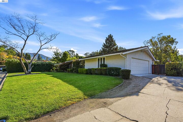 Property Photo: 11 Ray Court CA 94507