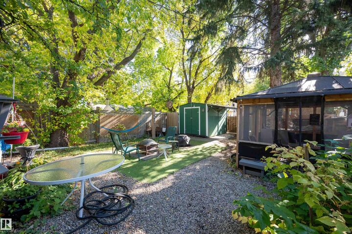 Property Photo:  9851 85 Avenue NW  AB T6E 2J5 