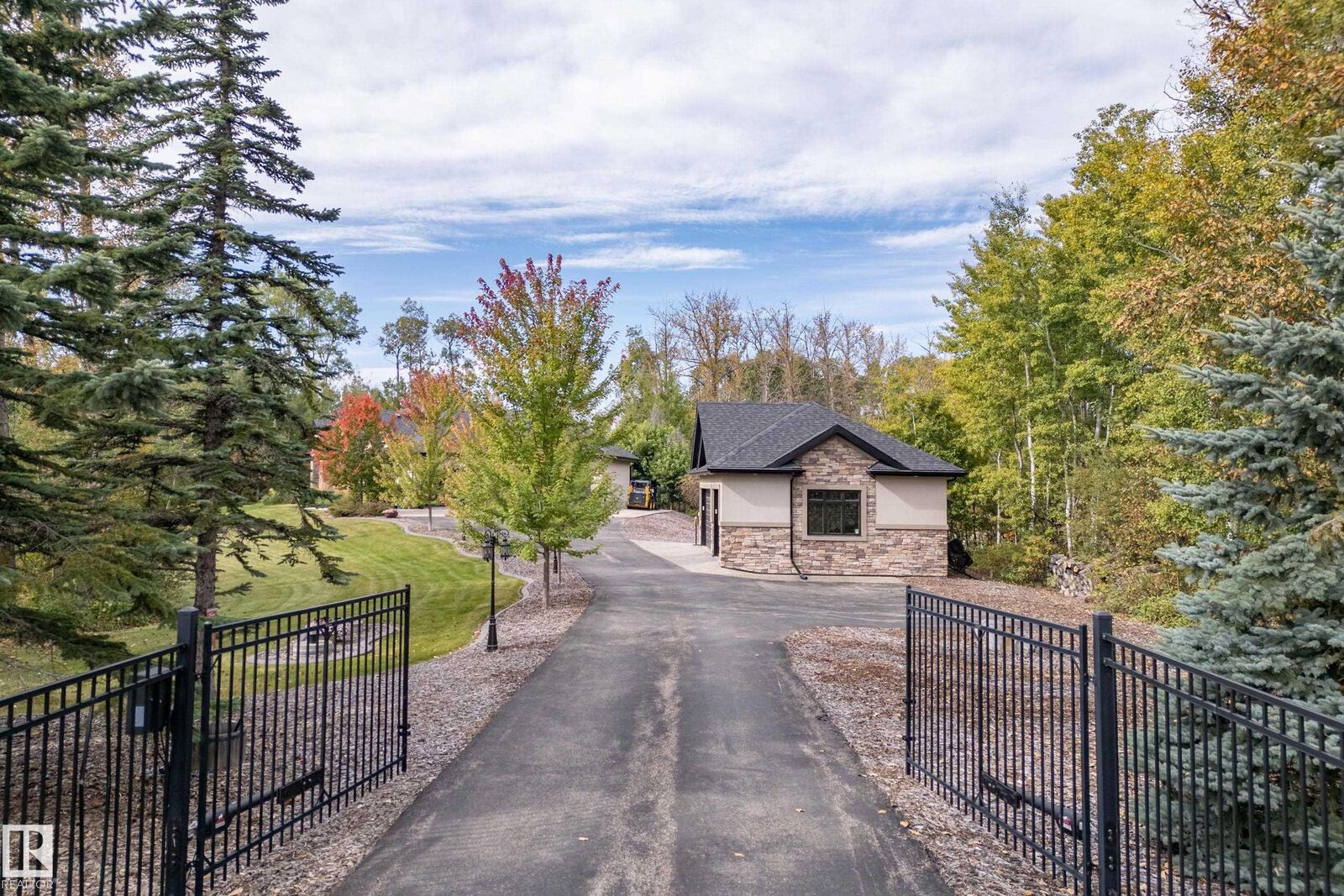 Property Photo:  53424 Rge Road 274 14  AB T7X 3T1 